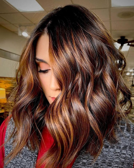 Mocha Mousse: Il Colore di Capelli più Irresistibile del 2025!